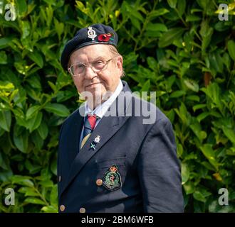 Brentwood Essex, Großbritannien. Mai 2020. VE Day ehemaliger Korporal Peter J Elgar vom Royal Army Medical Corps 1955-1958 diente in britischen Militärkrankenhäusern in Münster, Berlin Iserlohn, Credit: Ian Davidson/Alamy Live News Stockfoto