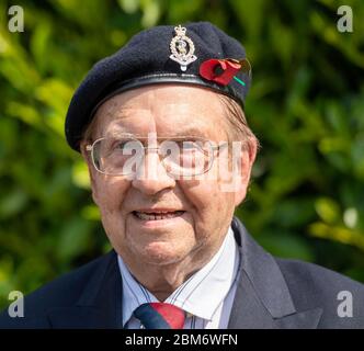 Brentwood Essex, Großbritannien. Mai 2020. VE Day ehemaliger Korporal Peter J Elgar vom Royal Army Medical Corps 1955-1958 diente in britischen Militärkrankenhäusern in Münster, Berlin Iserlohn, Credit: Ian Davidson/Alamy Live News Stockfoto