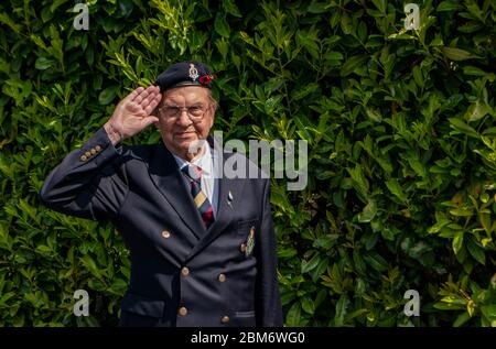 Brentwood Essex, Großbritannien. Mai 2020. VE Day ehemaliger Korporal Peter J Elgar vom Royal Army Medical Corps 1955-1958 diente in britischen Militärkrankenhäusern in Münster, Berlin Iserlohn, Credit: Ian Davidson/Alamy Live News Stockfoto