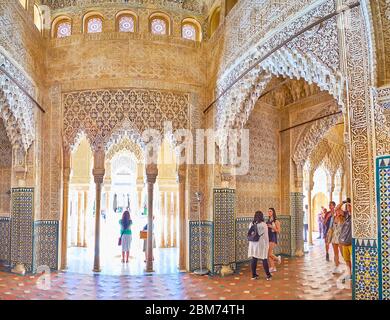 GRANADA, SPANIEN - 25. SEPTEMBER 2019: Die Sala de los Reyes (Königssaal), im Löwenpalast (Nasridenpalast, Alhambra) mit Mudejar-Stil Stockfoto