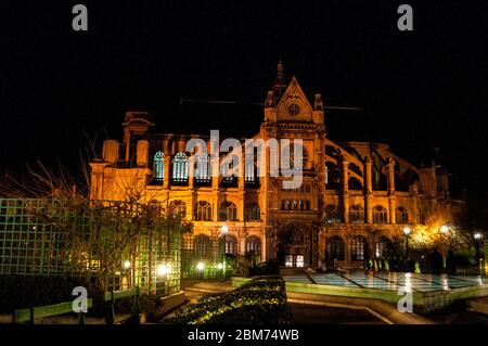 Saint-Eustache gotische französische Renaissance-Kirche im 1. Arrondissement von Paris mit einem Kunstwerk von Henri de Miller, Frankreich. Stockfoto