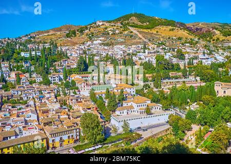 Die aussicht auf Sacromonte und Albaicin Viertel von Granada von der Festung Alhambra, Spanien Stockfoto