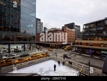 Chelsea Nachbarschaft von der High Line gesehen, öffentlicher Park auf einer historischen Güterbahn Linie über den Straßen auf Manhattan West Side gebaut. Stockfoto