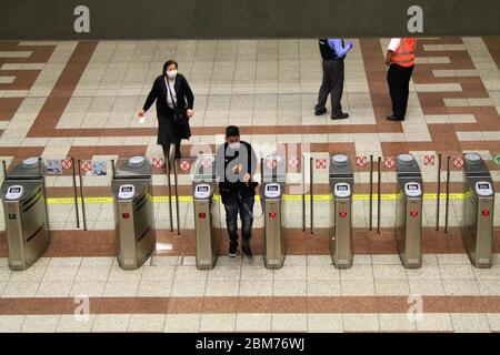 Ticketautomaten an der Metrostation Syntagma - Athen, Griechenland, 6. Mai 2020. Stockfoto