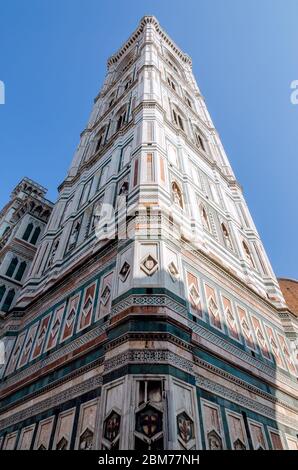 Detail des berühmten glockenturms von giotto, Glockenturm der Basilika Santa Maria del Fiore (Heilige Maria von der Blume), Kathedrale von Florenz, Italien. Stockfoto