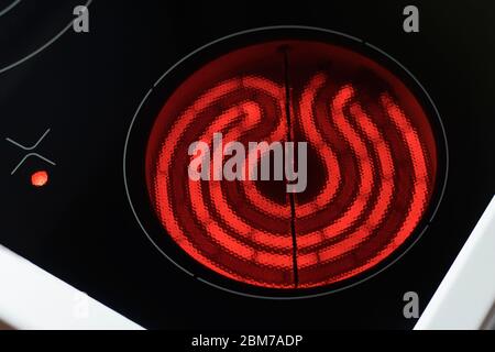 Spiralkochfeld, beheizt auf eine hohe Temperatur Stockfoto