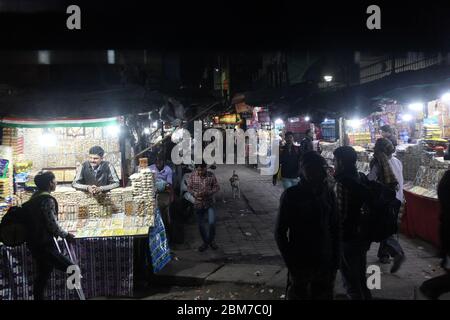 Old Delhi India Street, geschäftige überfüllte Straße Old Delhi, Markt in Old Delhi, Chawri, Straße in Old Delhi, belebte Straßen von Old Delhi (© Saji Maramon) Stockfoto