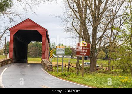 Die Loys Station Covered Bridge ist eine mehrfache King Post hölzerne überdachte Brücke in der Nähe von Thurmont, Maryland. Die Brücke wurde 1991 von einem Brandstifter verbrannt Stockfoto