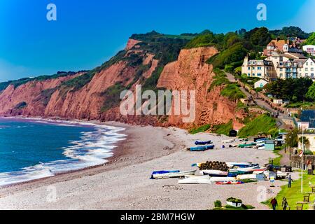 Der Frühling kommt nach Budleigh Salterton Beach. Stockfoto