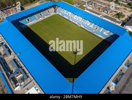 Chemnitz, Deutschland. April 2020. Das Stadion an der Gellertstraße, Heimat des Chemnitzer FC (CFC). Aufgrund der Pandemie von Corona wird das Spiel in der 3. Division bis Ende April ausgesetzt. (Luftaufnahme mit Drohne) Quelle: Jan Woitas/dpa-Zentralbild/ZB/dpa/Alamy Live News Stockfoto