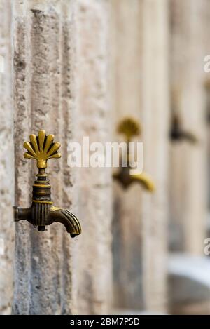 Waschung Wasserhahn in einer Moschee in Istanbul, Türkei Stockfoto