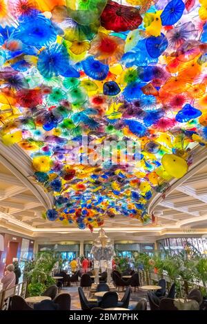 'Fiori di Como', eine Glasskulptur von Dale Chihuly an der Decke der Lobby des Bellagio Hotel and Casino, Las Vegas Strip, Las Vegas, Nevada, USA Stockfoto