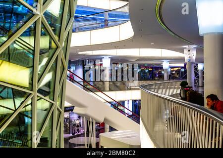 Detail der MyZeil Mall in Frankfurt am Main, Hessen. MyZeil ist ein Einkaufszentrum im Zentrum von Frankfurt. Stockfoto