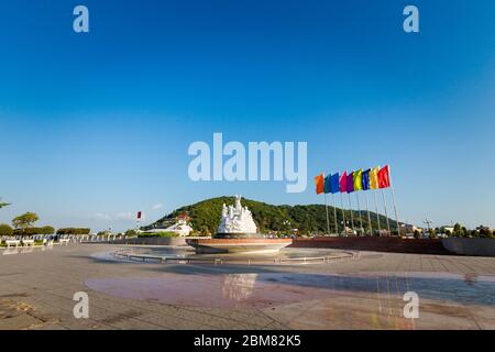 Sommer Stadtbild im tropischen Ha Tien, Herzen des Mekong Delta, Vietnam. Landschaft aus der Stadt genommen Stockfoto