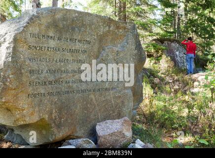 KRAMPEN, SCHWEDEN AM 3. SEPTEMBER 2013. Wahrzeichen, neben "Dem russischen Stein." Kriegsgefangene, die während des zweiten Weltkriegs floh. Editorial. Stockfoto