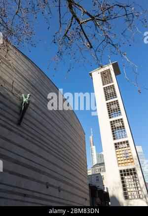 Außenansicht der Weissfrauenkirche an der Gutleutstraße in Frankfurt am Main, Hessen. Stockfoto