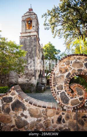 Cuernavaca, Morelos - 11/23/2016: La Iglesia de los Tres Reyes schöne alte Kirche Dekoration Stockfoto