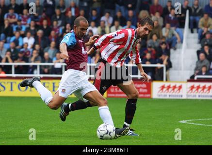 LONDON, Großbritannien, OKTOBER 20: Paolo Di Canio von West Ham United während der Barclaycard Premiership zwischen West Ham United und Southampton am Boleyn Ground, UPT Stockfoto