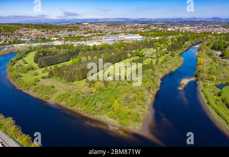 Luftaufnahme des King James VI Golf Club Golfplatzes, der während der Covid-19 Sperrung geschlossen wurde, auf Moncreiffe Island in River Tay, Perth, Schottland, Großbritannien Stockfoto