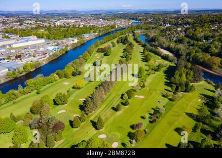 Luftaufnahme des King James VI Golf Club Golfplatzes, der während der Covid-19 Sperrung geschlossen wurde, auf Moncreiffe Island in River Tay, Perth, Schottland, Großbritannien Stockfoto