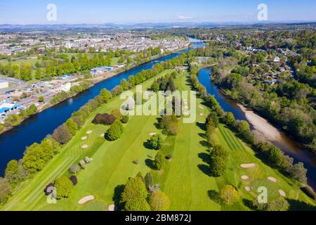 Luftaufnahme des King James VI Golf Club Golfplatzes, der während der Covid-19 Sperrung geschlossen wurde, auf Moncreiffe Island in River Tay, Perth, Schottland, Großbritannien Stockfoto