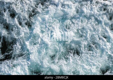 Ozean Wasser abstrakten Hintergrund. Meer sprudelndes Wasser Textur Nahaufnahme Stockfoto