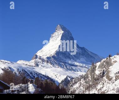 Matterhorn Mountain im Winterschnee, Zermatt, Wallis, Schweiz Stockfoto