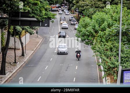 Sao Paulo, Sao Paulo, Brasilien. Mai 2020. (INT) Bewegung von Menschen inmitten Covid-19. 7. Mai 2020, Sao Paulo, Brasilien: Bewegung der Menschen während der Coronavirus-Pandemie auf Paulista Avenue, einem der wichtigsten Geschäftszentren von Sao Paulo City. Der Staat ist immer noch auf Sperrung und Isolation bis Mai 10.Quelle:Adekeke Anthony Fote/Thenews2 Quelle: Adeleke Anthony Fote/TheNEWS2/ZUMA Wire/Alamy Live News Stockfoto