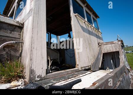 Steuerhaus eines verlassenen Bootes Stockfoto