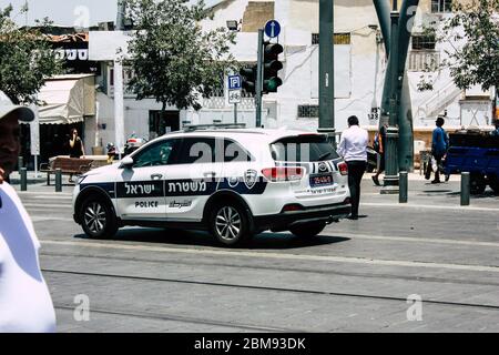Jerusalem israel 08. Juni 2018 Blick auf das israelische Polizeiauto in der Jaffa Straße in Jerusalem am Morgen Stockfoto