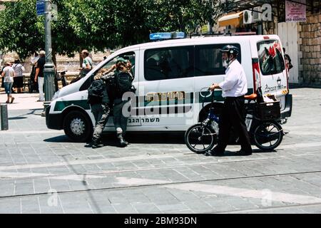 Jerusalem israel 08. Juni 2018 Blick auf das israelische Polizeiauto in der Jaffa Straße in Jerusalem am Morgen Stockfoto