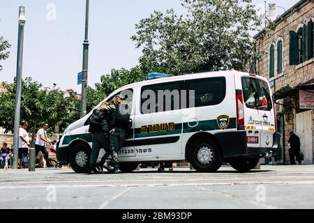 Jerusalem israel 08. Juni 2018 Blick auf das israelische Polizeiauto in der Jaffa Straße in Jerusalem am Morgen Stockfoto