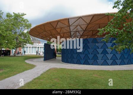 Sommerhauptpavillon Serpentine Galleries Serpentine Pavilion 2017, Kensington Gardens, London, W2 3XA von Diébédo Francis Kéré Stockfoto