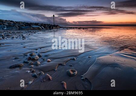 Dinas Dinlle Beach at Sunset, Dinas Dinlle, Gwynedd, North Wales, UK Stockfoto