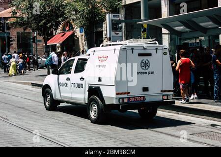 Jerusalem israel 08. Juni 2018 Blick auf das israelische Polizeiauto in der Jaffa Straße in Jerusalem am Morgen Stockfoto