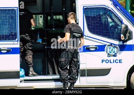 Athen Griechenland 7. September 2019 Blick auf einen griechischen Polizisten in den Straßen von Athen am Morgen Stockfoto