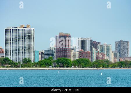 Skyline der Lakeview Nachbarschaft vom Lake Michigan in Chicago Stockfoto