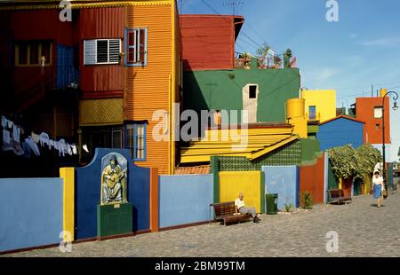 Mann und Frau in El Caminito, La Boca, Buenos Aires, Argentinien Stockfoto