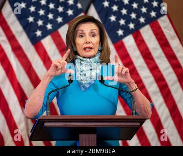 Washington, Usa. Mai 2020. Die US-Repräsentantin Nancy Pelosi (D-CA) spricht auf ihrer wöchentlichen Pressekonferenz in Washington, DC. Quelle: SOPA Images Limited/Alamy Live News Stockfoto