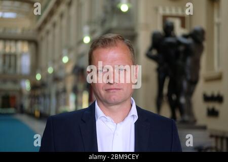 Leipzig, Deutschland. Mai 2020. Rene Stoffregen, Geschäftsführer von Auerbachs Keller, steht vor seinem Restaurant. Das bekannte Restaurant bereitet sich auf die Wiedereröffnung vor. Quelle: Sebastian Willnow/dpa-Zentralbild/dpa/Alamy Live News Stockfoto