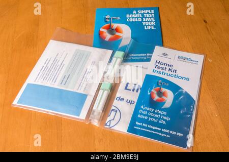 South Bunbury, Western Australia, Australien-8. Mai 2020: Darmkrebs-Heimtest-Kit Stockfoto