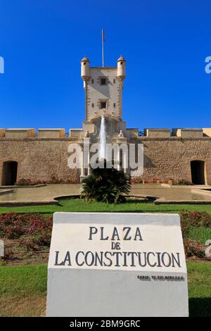 Las Puertas de Tierra, Constitution Plaza, Cadiz City, Andalusien, Spanien, Europa Stockfoto