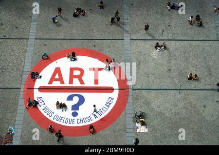 Luftaufnahme des Place Georges Pompidou vor dem Gebäude des Centre Pompidou.Paris.Frankreich Stockfoto