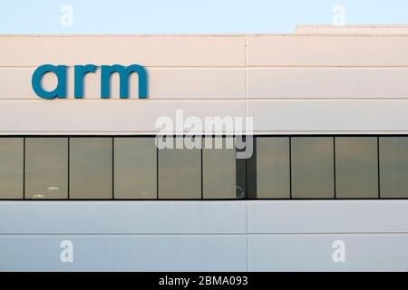 Das Arm Logo, das am US-Hauptsitz des Halbleiter- und Softwaredesignunternehmens Arm Holdings in San Jose, Kalifornien, zu sehen ist. Stockfoto
