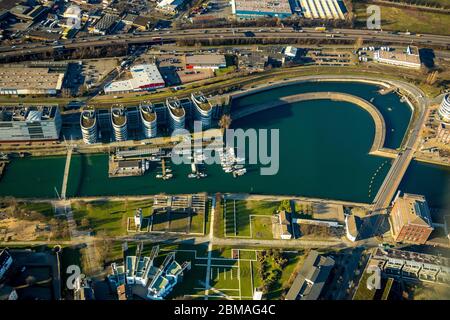 Die Kurve, Duisburger Binnenhafen, Yachthafen, Garten der Erinnerung und fünf Boote Bürokomplex, 07.02.2020, Luftaufnahme, Deutschland, Nordrhein-Westfalen, Ruhrgebiet, Duisburg Stockfoto