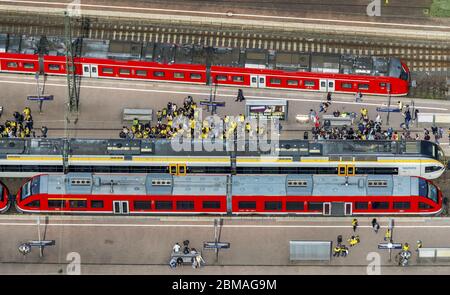 , BVB-Fußballfans am Hauptbahnhof, 06.05.2017, Luftaufnahme, Deutschland, Nordrhein-Westfalen, Ruhrgebiet, Dortmund Stockfoto