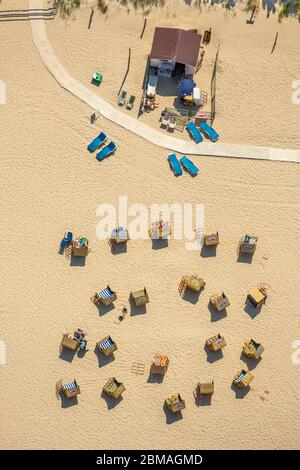 , Liege am Sandstrand an der Ostsee in Kolberg, 05.06.2016, Luftaufnahme, Polen, Vorpommern, Kolobrzeg Stockfoto