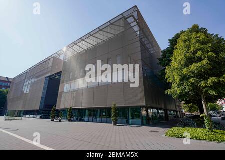 08. Mai 2020, Baden-Württemberg, Mannheim: Blick auf die Außenfassade der Kunsthalle. Mit einer Fotoausstellung ist die Kunsthalle Mannheim eines der ersten Museen in der Region, das nach der Corona-Pause wieder eröffnet wurde. (Zu dpa News: 'Kunsthalle Mannheim öffnet wieder') Foto: Uwe Anspach/dpa Stockfoto