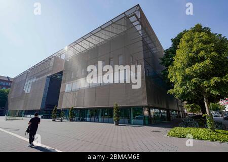 08. Mai 2020, Baden-Württemberg, Mannheim: Blick auf die Außenfassade der Kunsthalle. Mit einer Fotoausstellung ist die Kunsthalle Mannheim eines der ersten Museen in der Region, das nach der Corona-Pause wieder eröffnet wurde. (Zu dpa News: 'Kunsthalle Mannheim öffnet wieder') Foto: Uwe Anspach/dpa Stockfoto