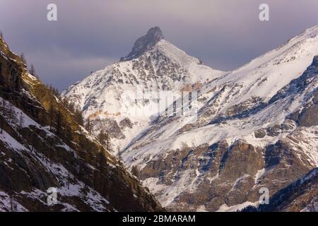 MONTAÑAS INVIERNO PARQUE NACIONAL GRAN PARADISO VALSAVARENCHE VALLE DE AOSTA ALPES ITALIA Stockfoto